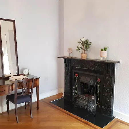 Homestay Double Victorian Townhouse - Town Centre - Homestay Shared Accom Carrick-on-Shannon