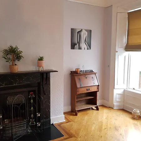 Pansiyon Double Victorian Townhouse - Town Centre - Homestay Shared Accom *