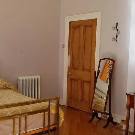 Double Victorian Townhouse - Town Centre - Homestay Shared Accom Homestay *